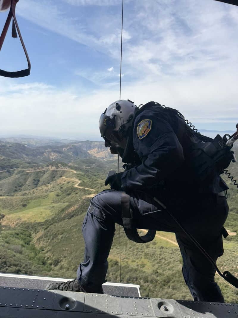 Image for the Tweet beginning: 🚁 Helicopter Rescue in Black